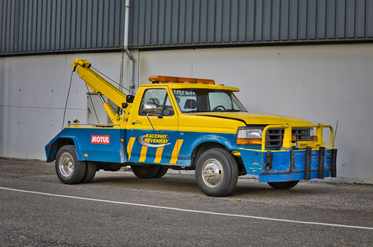gallery-3 Yellow tow truck parked at Raceway Venray, showcasing automotive support in Ysselsteyn, Netherlands.